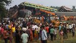 Foto-foto Tabrakan Maut Kereta yang Tewaskan 233 Orang di India