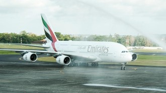 Mesin Ngebut Saat Mendarat, Pesawat Emirates Tergelincir & Jatuh ke Laut