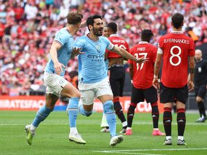 Final Piala FA: Guendogan Dua Gol, Man City Bekuk MU 2-1