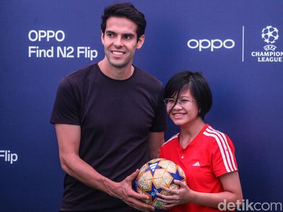 Ricardo Kaka Hipnotis Pengguna Oppo Find N2 Flip dan Milanisti di Jakarta