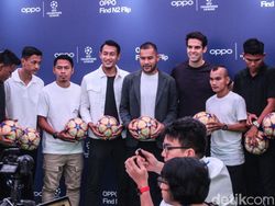 Ricardo Kaka Hipnotis Pengguna Oppo Find N2 Flip dan Milanisti di Jakarta