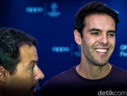 Ricardo Kaka Hipnotis Pengguna Oppo Find N2 Flip dan Milanisti di Jakarta
