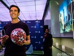 Ricardo Kaka Hipnotis Pengguna Oppo Find N2 Flip dan Milanisti di Jakarta