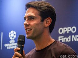 Ricardo Kaka Hipnotis Pengguna Oppo Find N2 Flip dan Milanisti di Jakarta