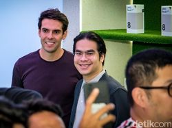 Ricardo Kaka Hipnotis Pengguna Oppo Find N2 Flip dan Milanisti di Jakarta