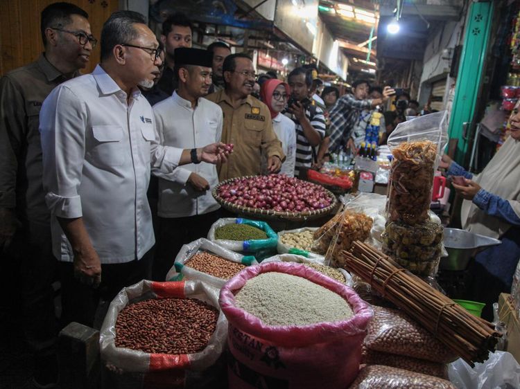 Zulhas Cek Harga Pangan di Palangka Raya, Minta Pemkot Subsidi Ongkir