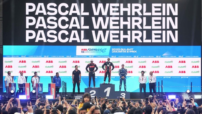Pebalap Porsche asal Jerman, Pascal Wehrlein berhasil memenangkan Race 1 Formula E Jakarta 2023.