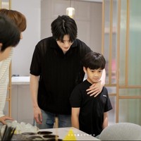 Kemiripan Jaehyun dan Rafathar pun diakui para personel NCT DoJaeJung. Para penggemar selama ini banyak membuat foto perbandingan keduanya. Foto: dok. Instagram @raffinagita1717
