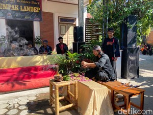 Paguyuban Aji Wengker Ponorogo Gelar Jamasan Pusaka di Bulan Selo