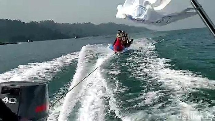 Pantai Bensam Lampung