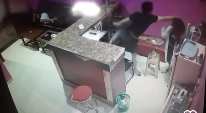 pelaku penganiayaan LC di Batang, Jawa Tengah (dok screenshot video viral).