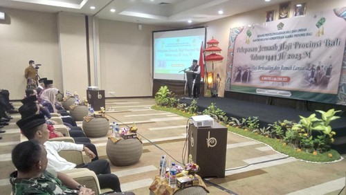 Kanwil Kementerian Agama (Kemenag) Bali melepas 698 jamaah haji yang akan berangkat ke tanah suci, Jumat (2/6/2023).