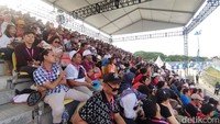 Menurut pantauan detikOto di tribun Grand Stand dari seluruh kategori, penonton terlihat sangat ramai. Bahkan, hanya satu-dua kursi saja yang terlihat tak terisi. Foto: Septian Farhan Nurhuda/detik.com
