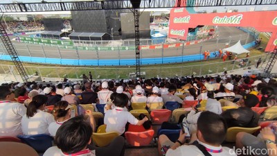 Formula E Jakarta Hari Pertama Ramai Disesaki Penonton
