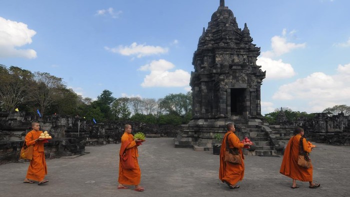 Ragam Persiapan Jelang Waisak di Sejumlah Wilayah Indonesia