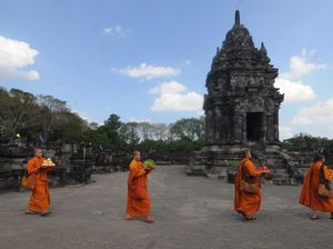Tri Suci Waisak 2023: Pengertian dan Rangkaian Perayaannya