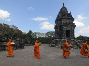 Detik-detik Waisak 2023, Ini Jadwal Lengkap dan Prosesinya