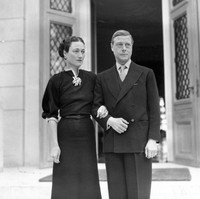 Kisah hidup Edward VIII disebut bak Pangeran Harry dan Meghan Markle. Dia rela melepas mahkota rajanya demi wanita yang dicintainya yaitu sang istri, sosialita Amerika Serikat, Wallis Simpson. Foto: Getty Images