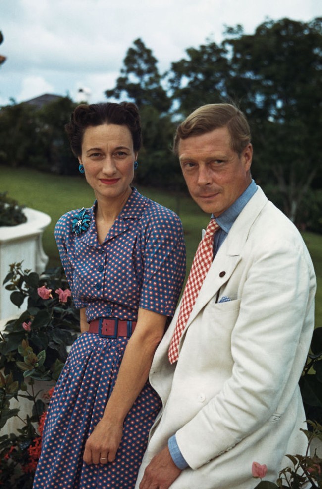 Demi cintanya pada Wallis Simpson, Edward VIII sampai rela melepas takhtanya. Pada Desember 1936, dia menurunkan takthanya pada sang adik, Pangeran Albert atau kini lebih dikenal sebagai Raja George VI. Foto: Getty Images