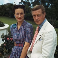 Demi cintanya pada Wallis Simpson, Edward VIII sampai rela melepas takhtanya. Pada Desember 1936, dia menurunkan takthanya pada sang adik, Pangeran Albert atau kini lebih dikenal sebagai Raja George VI. Foto: Getty Images