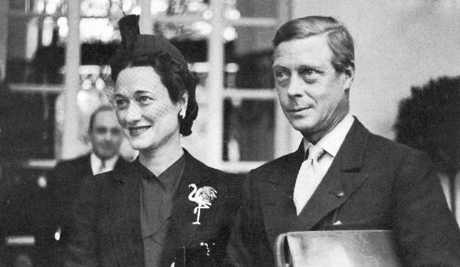 Edward VIII mengenal Wallis Simpson pada 1931 melalui istri seorang bangsawan Inggris yang berasal dari Amerika Serikat. Saat itu Edward bergelar Prince of Wales. Dan Wallis ketika itu berstatus sebagai istri pria lain. Wallis Simpson belum resmi bercerai dari suami keduanya, Ernest Simpson. Foto: Getty Images