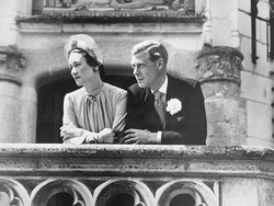 10 Foto Raja Inggris yang Menikahi Sosialita, Ada Kisah Sedih di Baliknya