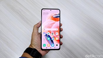 Redmi Note 12 Pro dibekali baterai berkapasitas 5.000 mAh. Adanya fitur fast charging 67W bikin ponsel ini cepat terisi dalam waktu singkat. Foto: Adi Fida Rahman/detikINET