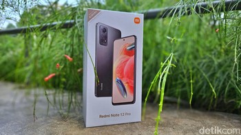 Inilah kotak kemasan Redmi Note 12 Pro versi 4G. Foto: Adi Fida Rahman/detikINET