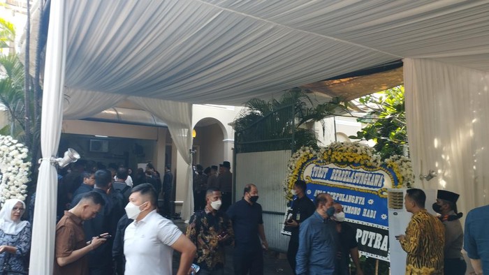 Rumah Duka Ayah Mertua Puan Maharani