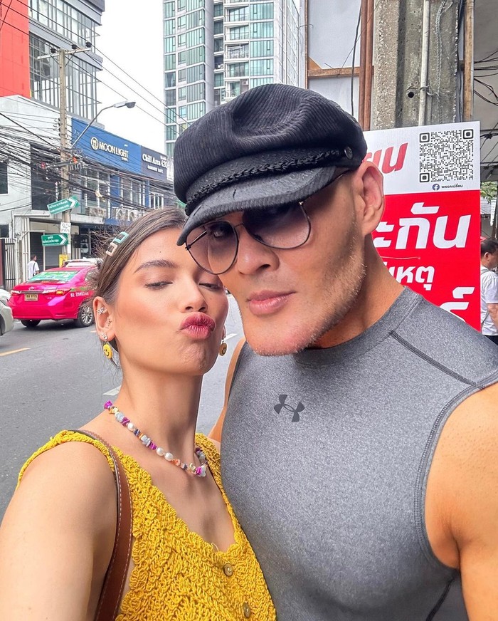 Serunya Deddy Corbuzier Kulineran Bareng Istri dan Keluarga
