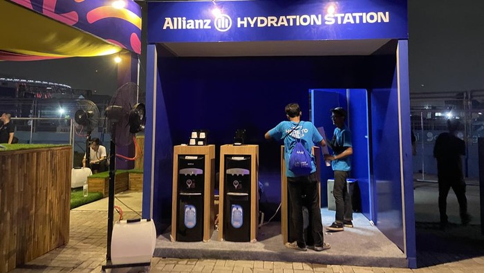 Stasiun pengisian air minum di area Formula E 2023, Ancol, Jakarta.