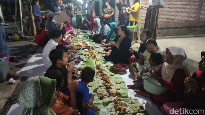 Syukuran tetangga Masriah
