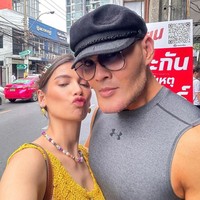 Namun baru-baru ini, Deddy Corbuzier mencuri sorotan karena bentuk dagunya tampak lebih panjang dan melebar. Suami Sabrina Chairunissa itu bahkan disebut warganet mirip Squidward. Deddy kemudian mengaku telah melakukan perawatan suntik stem cell untuk mencegah penuaan dan membuat tubuh lebih bugar. Foto: Instagram