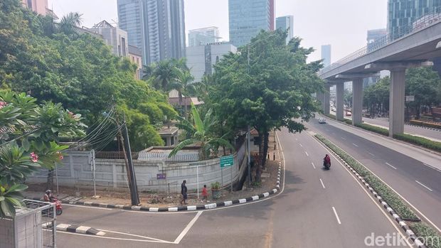 Trotoar depan kantor Kedutaan Besar Rusia bisa dilalui pejalan kaki (Rumondang Naibaho/detikcom)