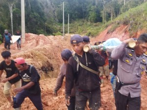 Tragis Tukang Ojek Pengantar Sembako Tewas Kelelahan Lintasi Jalan Rusak Seko