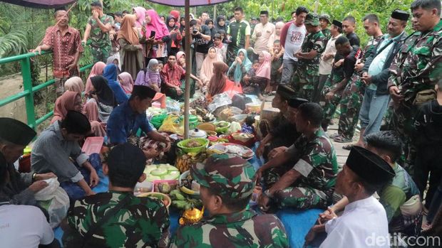 Warga Polman gelar ritual Massorong Lopi.