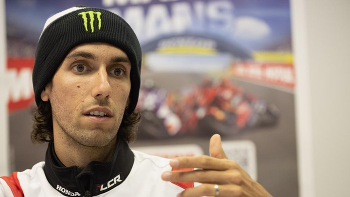 LE MANS, FRANCE - MAY 11: Alex Rins of Spain and LCR Honda Castrol  speaks with journalists in media center during the media scrum during the MotoGP Of France - Previews on May 11, 2023 in Le Mans, France. (Photo by Mirco Lazzari gp/Getty Images)