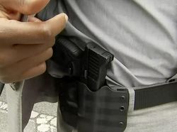 Taksi Online Gokil di Amerika, Sopir Bawa Pistol