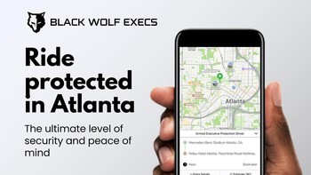 Black Wolf adalah sebuah startup taksi online baru di Amerika Serikat yang memiliki 15 mobil untuk melayani wilayah Metro Atlanta. Yang unik, sopirnya memakai pistol. Foto: Black Wolf