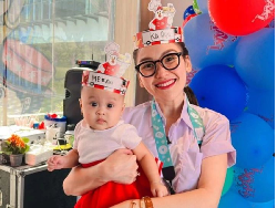 5 Gaya Ayu Ting Ting Jadi Anak SD di Ultah Ayah Ojak, Pakai Gelang Rp 53 Juta