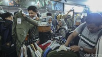 Meski hari terakhir pameran, nampak pengunjung tetap memadati Istora Senayan. 