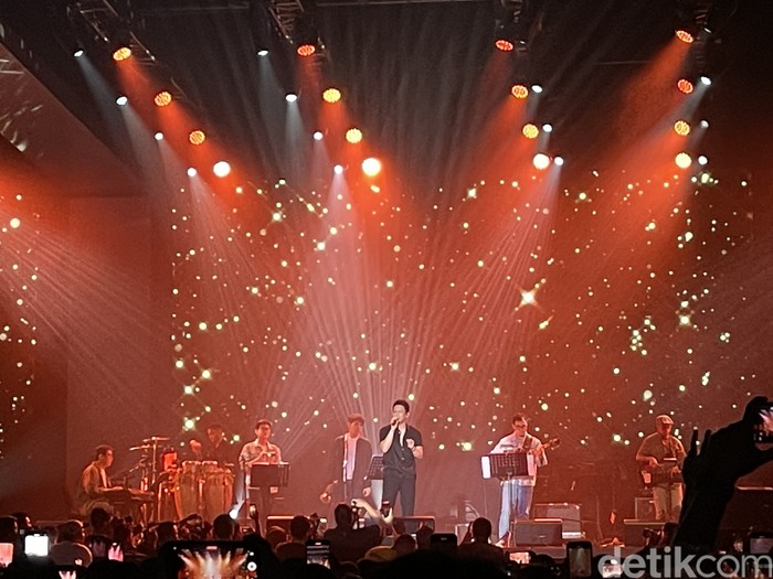 Ariel NOAH dan BCL manggung di BNI Hall BNI Java Jazz Festival 2023, Minggu (4/6/2023).