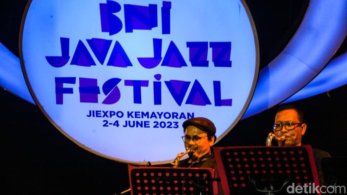 Kemeriahan lounge karaoke di BNI Java Jazz Festival 2023.