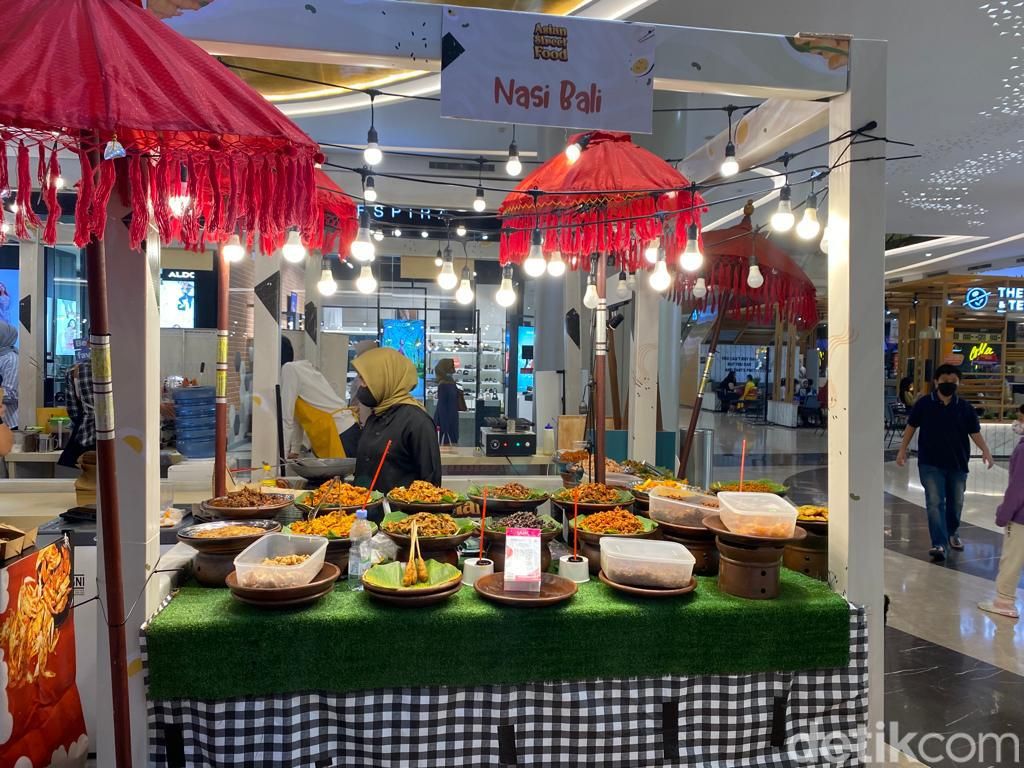 Di 'Asian Street Food' Bisa Jajan Nasi Pedas Bali hingga Es Goyang