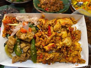 Di Asian Street Food Bisa Jajan Nasi Pedas Bali hingga Es Goyang