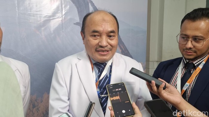 Dokter spesialis bedah ortopedi konsultan RSU dr Soetomo, dr Tri Wahyu Martanto SpOT(K) mengatakan di Indonesia dan RSU dr Soetomo kelainan kaki menduduki urutan 3 hingga 4. Kasus terbanyak pada kaki pengkor dan kaki O.