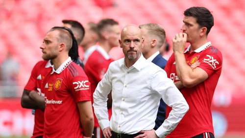 LONDON, ENGLAND - JUNE 3: Erik ten Hag Manager/Head Coach of Manchester United looks dejected with Harry Maguire and Christian Eriksen during the Emirates FA Cup Final match between Manchester City and Manchester United at Wembley Stadium on June 3, 2023 in London, England. (Photo by Marc Atkins/Getty Images)