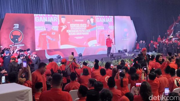 Ganjar Pranowo di acara konsolidasi PDIP DKI Jakarta di GBK, Minggu (4/6/2023). (Wildan/detikcom)