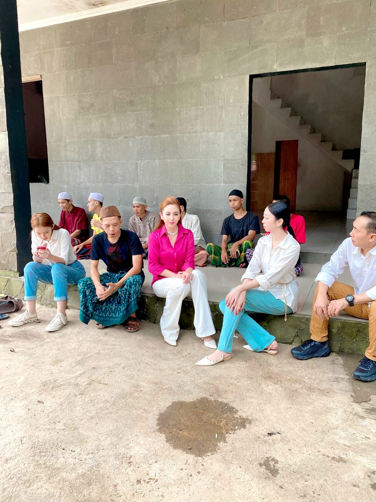 Heni Tania rayakan ultah bareng ODGJ di Cikeas, Bogor, Jawa Barat.