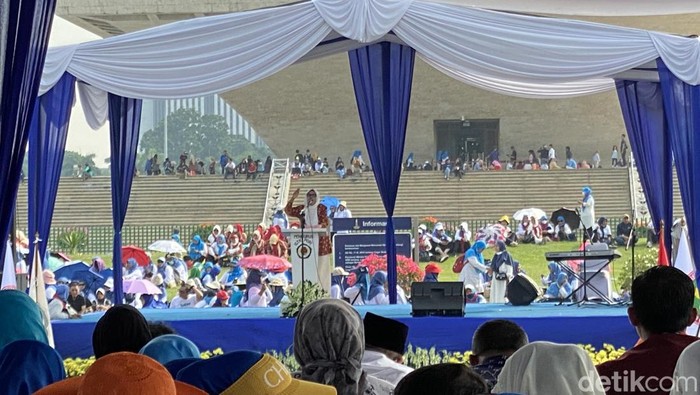 Ikatan Guru Taman Kanak-Kanak Indonesia (IGTKI) memperingati HUT ke-73 di Monas, Jakarta Pusat (Jakpus). (Devi Puspitasari/detikcom)